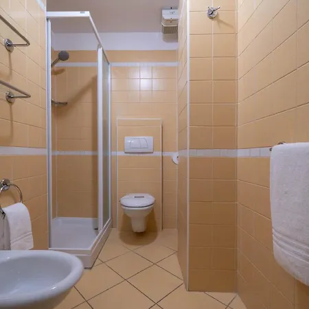 Aparthotel Capitol 4*