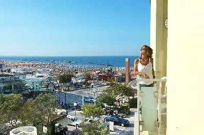 Capitol Aparthotel 4*