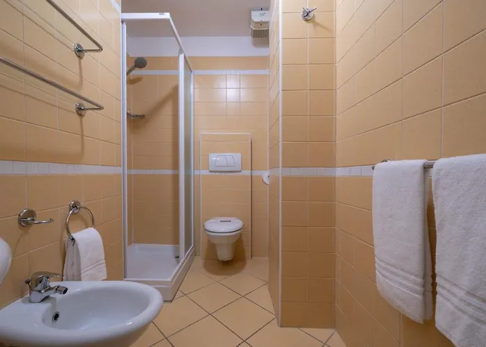 Aparthotel Capitol 4*