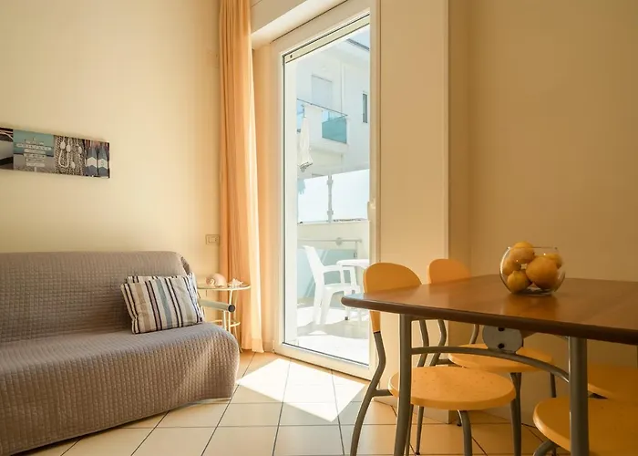 Aparthotel Capitol 4*