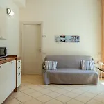 Capitol 4*