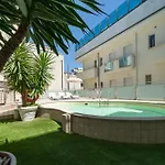 Capitol 4*