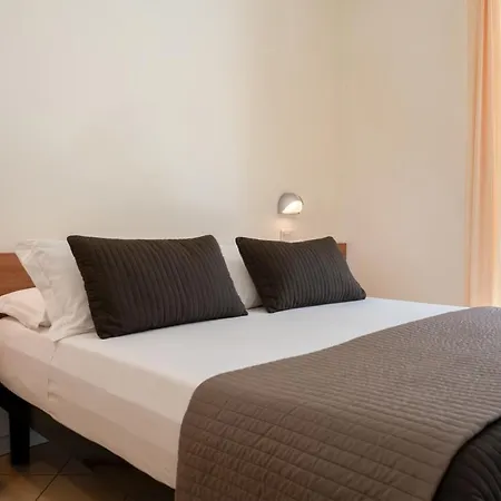 Aparthotel Capitol 4*
