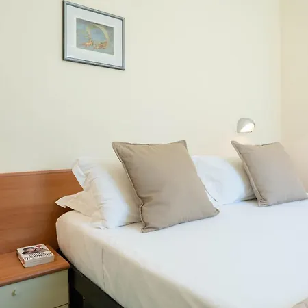 Capitol מלון דירות