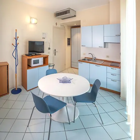 Capitol Aparthotel 4*