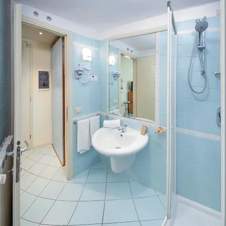 Aparthotel Capitol 4*