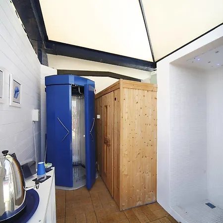 Capitol מלון דירות 4*