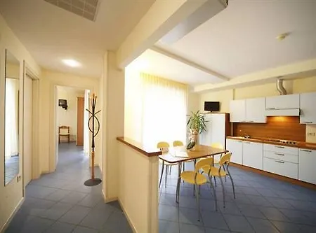 Capitol מלון דירות קאטוליקה